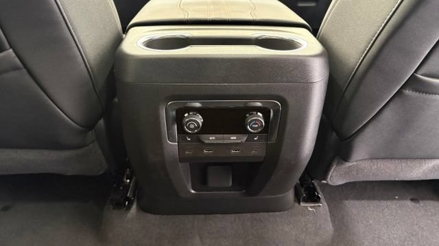 New 2026 Chevrolet Suburban High Country AWD/4WD image 36