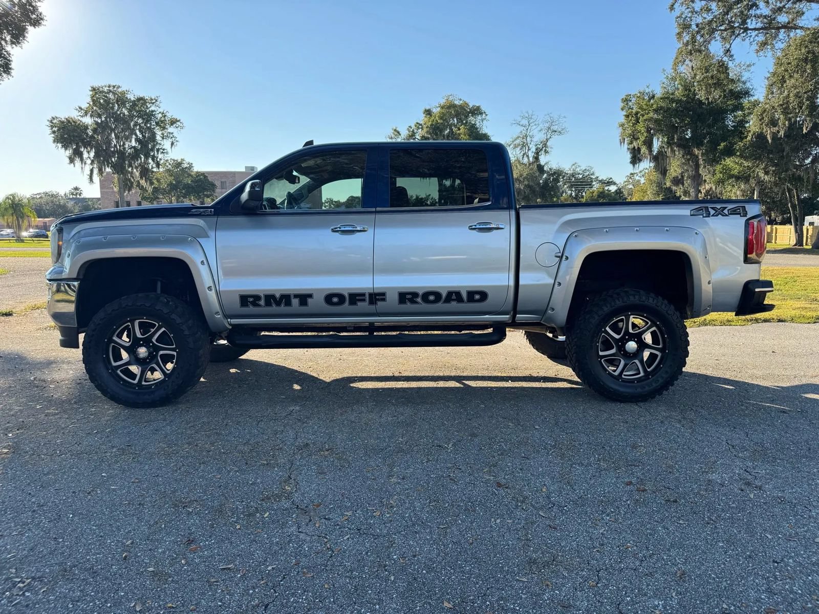 Used 2016 GMC Sierra 1500 SLT w/ Enhanced Driver Alert Package AWD/4WD image 9