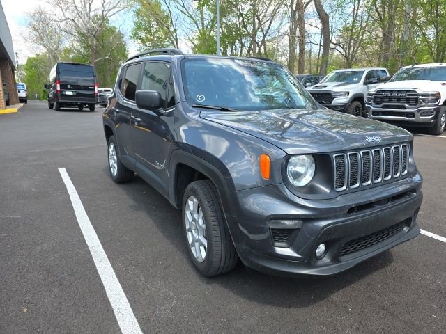 Used 2023 Jeep Renegade Latitude w/ Sun & Fun Group AWD/4WD image 5