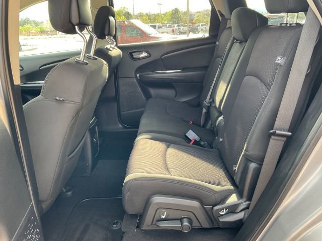 Used 2019 Dodge Journey SE FWD image 15