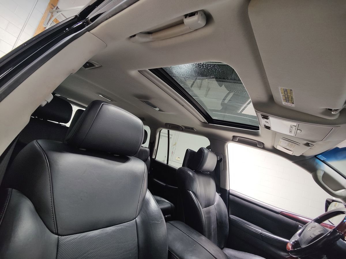 Used 2015 Lexus LX 570 4WD w/ Luxury Package image 16