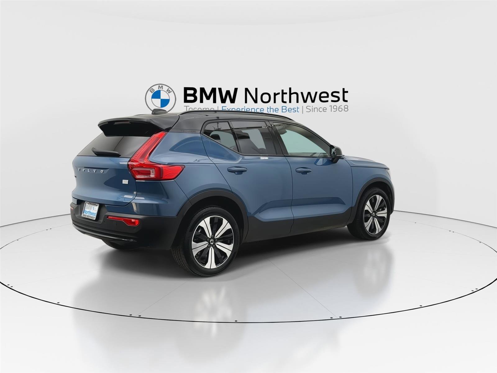 Used 2023 Volvo XC40 Recharge Plus AWD/4WD image 3