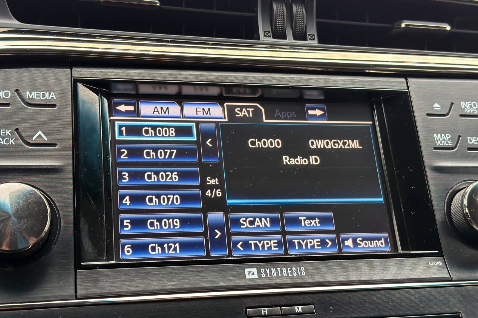 Used 2014 Toyota Avalon Limited image 16