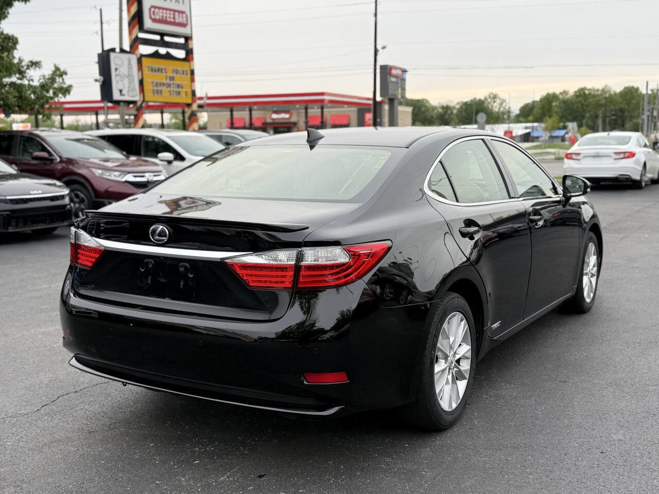 Used 2015 Lexus ES 300h w/ Navigation System Package FWD image 5