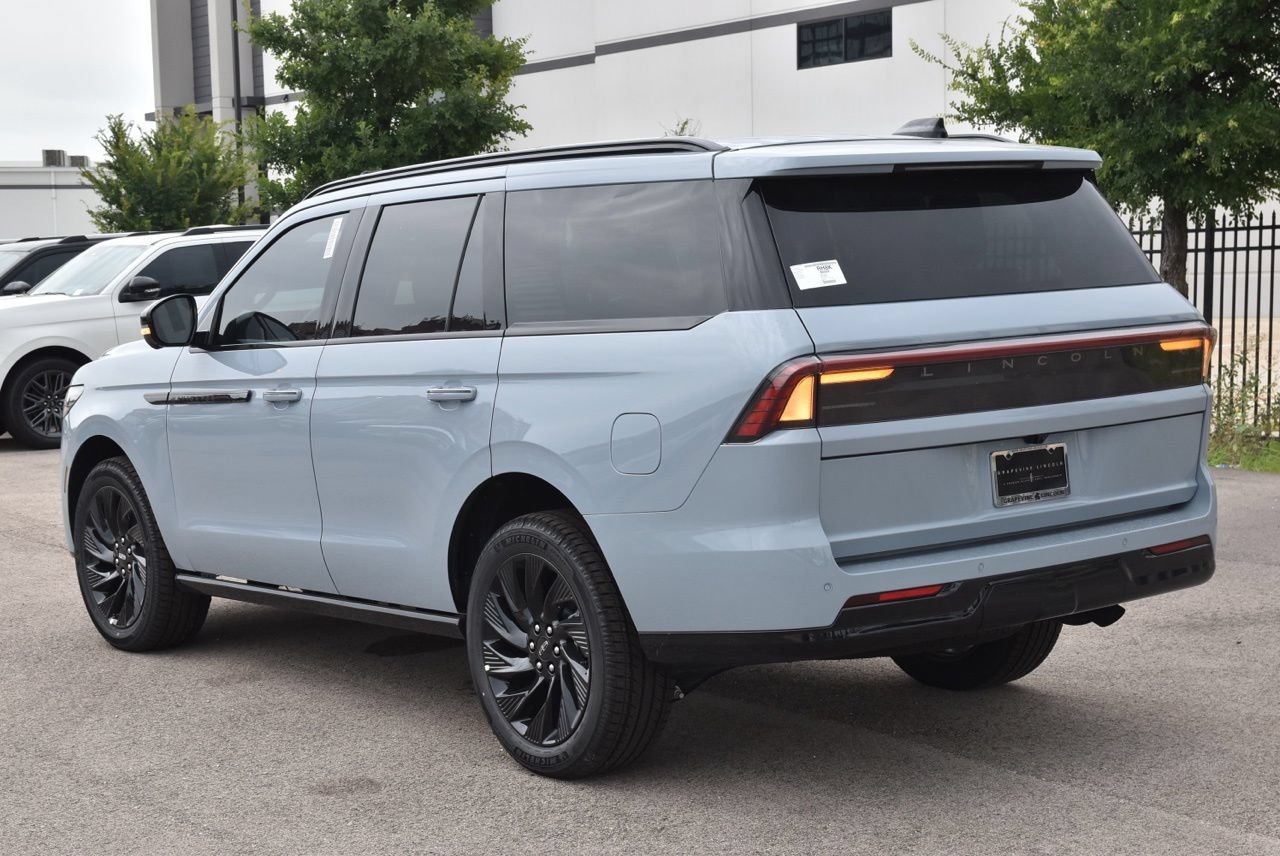 New 2026 Lincoln Navigator Reserve w/ Jet Appearance Package AWD/4WD image 9