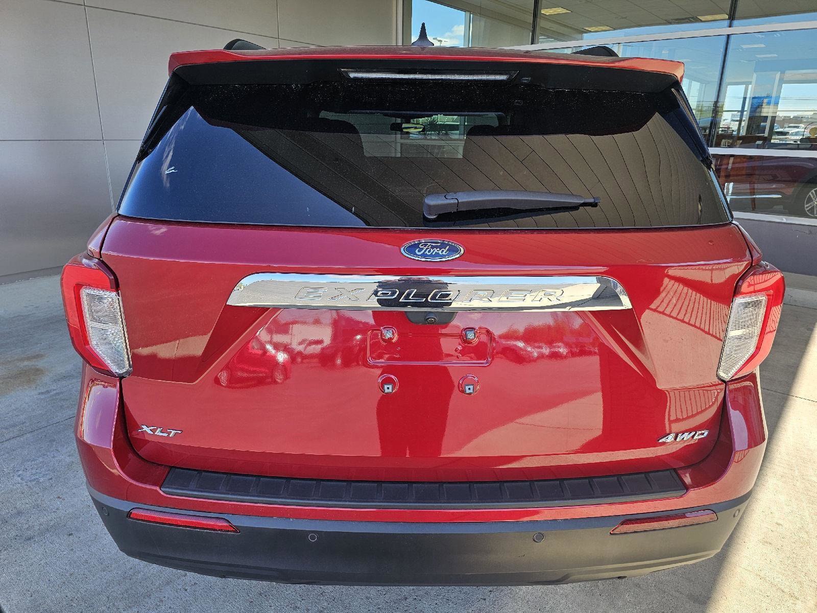 Used 2023 Ford Explorer XLT AWD/4WD image 4