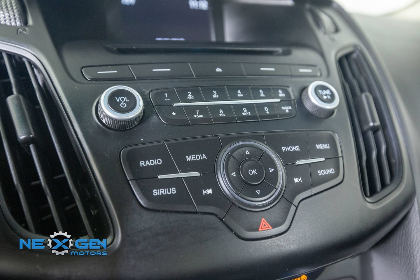 Used 2017 Ford Focus SE w/ SE Sport Package FWD image 18
