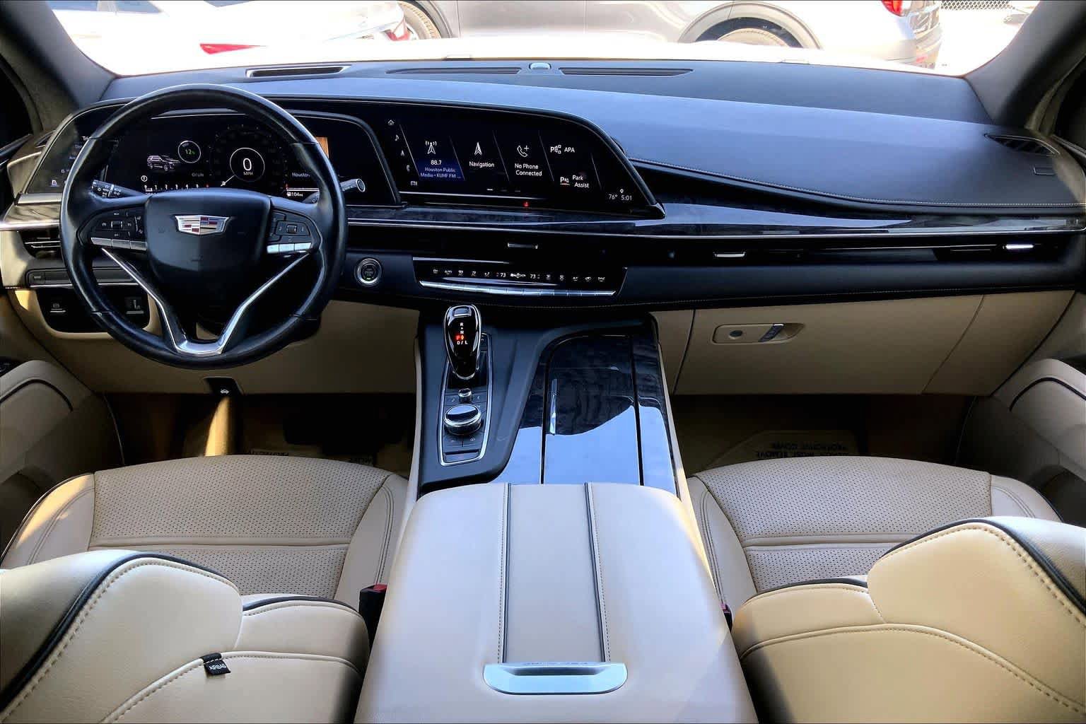 Used 2021 Cadillac Escalade ESV Premium Luxury w/ LPO, Illumination Package RWD image 16