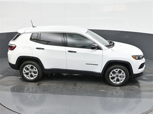 Used 2025 Jeep Compass Sport image 28
