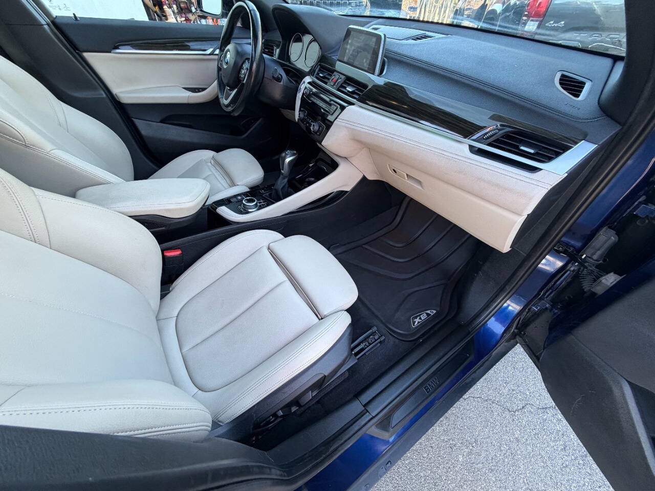 Used 2018 BMW X2 xDrive28i w/ Convenience Package AWD/4WD image 16