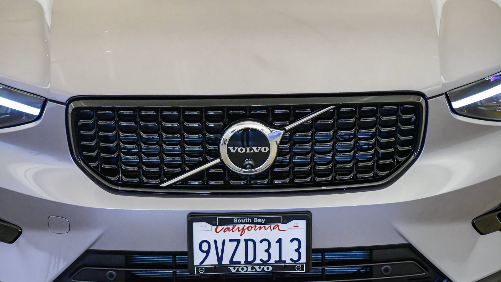 Certified 2026 Volvo XC40 B5 Ultra w/ Protection Package Premier AWD/4WD image 8