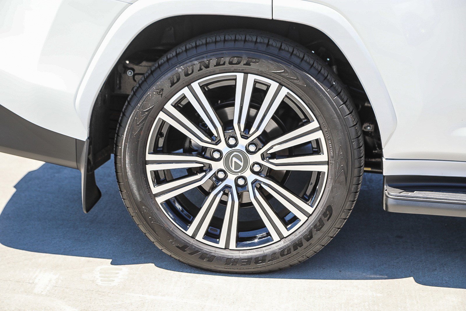 Certified 2026 Lexus LX 600 4WD w/ Luxury Package image 11