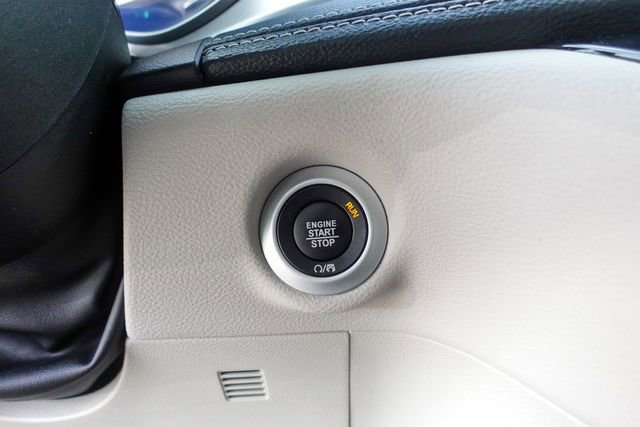 Used 2024 Chrysler Pacifica Select image 17