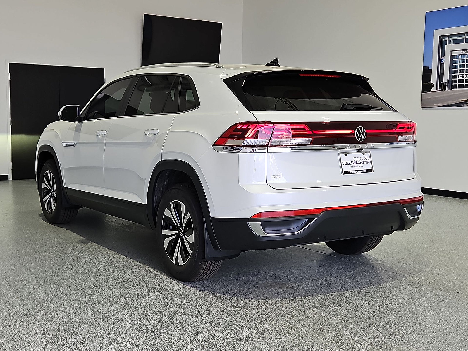 New 2026 Volkswagen Atlas Cross Sport SE FWD image 7