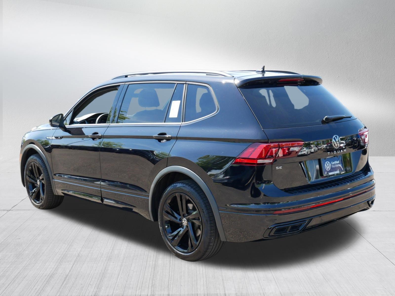 Certified 2024 Volkswagen Tiguan SE R-Line FWD image 5