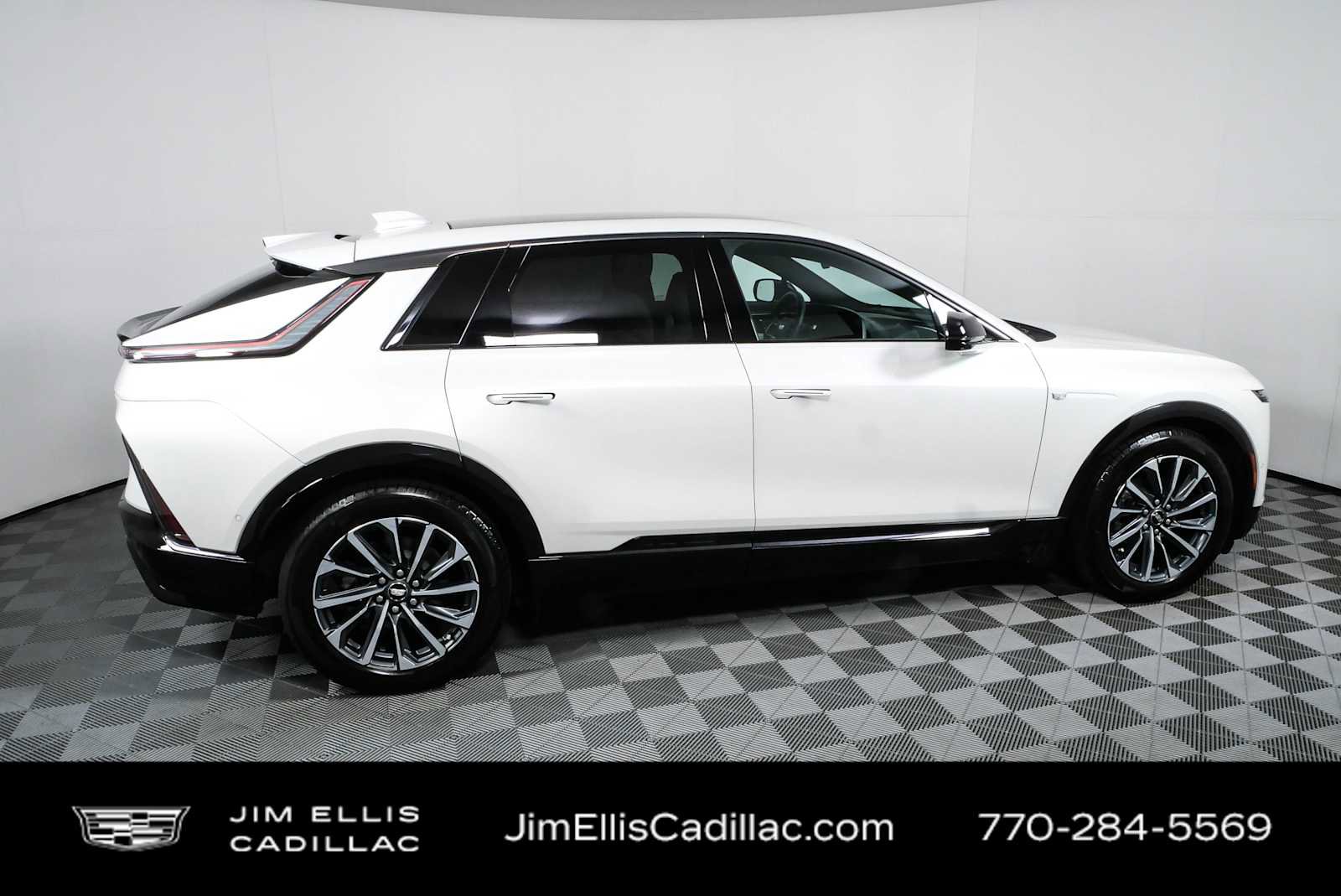Used 2024 Cadillac Lyriq Sport RWD image 2