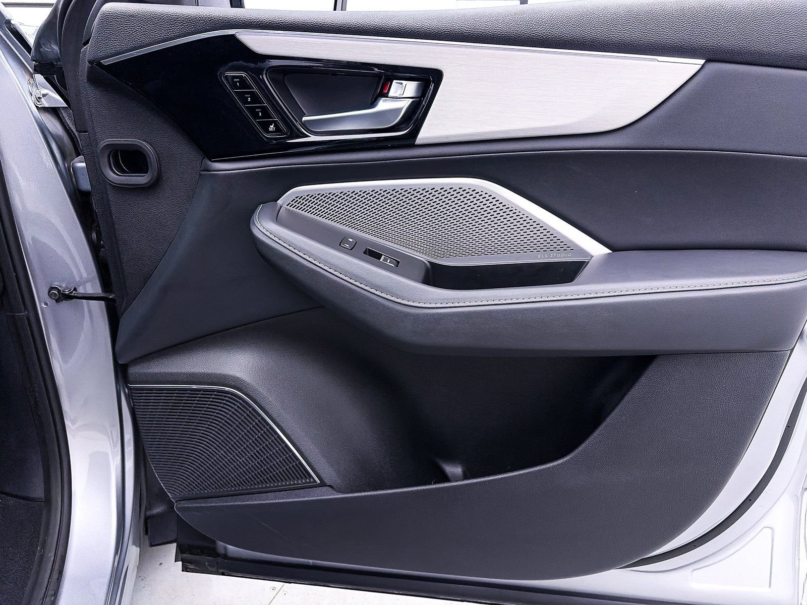 Used 2023 Acura MDX FWD w/ Technology Package image 34