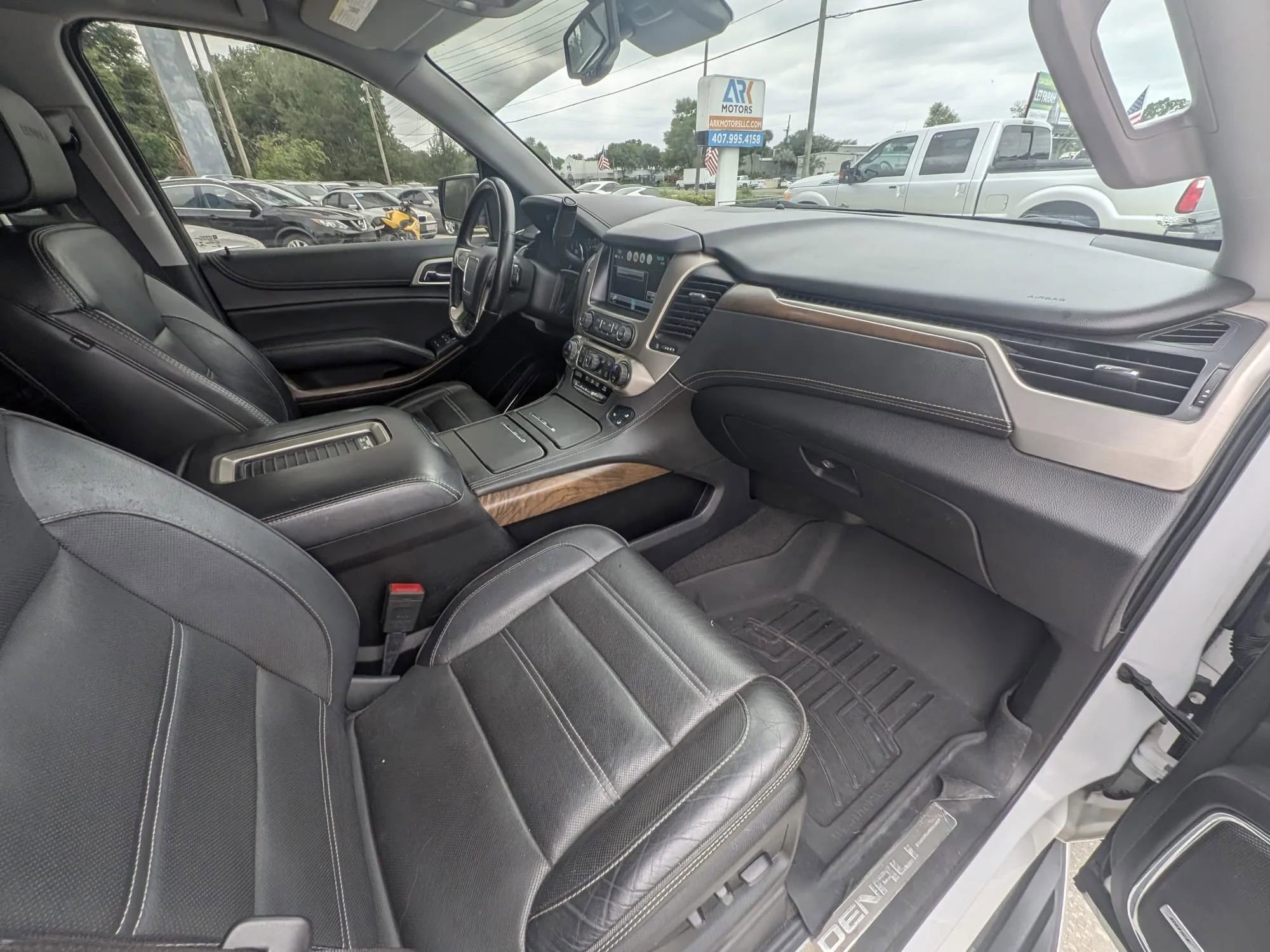 Used 2020 GMC Yukon XL Denali RWD image 8