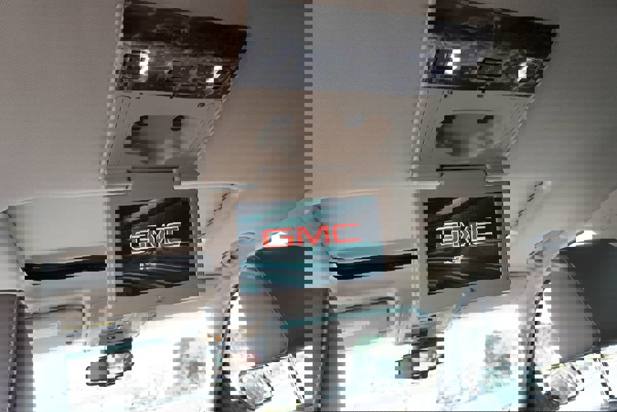 Used 2017 GMC Yukon SLT w/ Open Road Package image 23