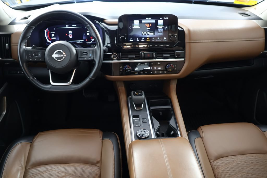 Used 2024 Nissan Pathfinder Platinum AWD/4WD image 2