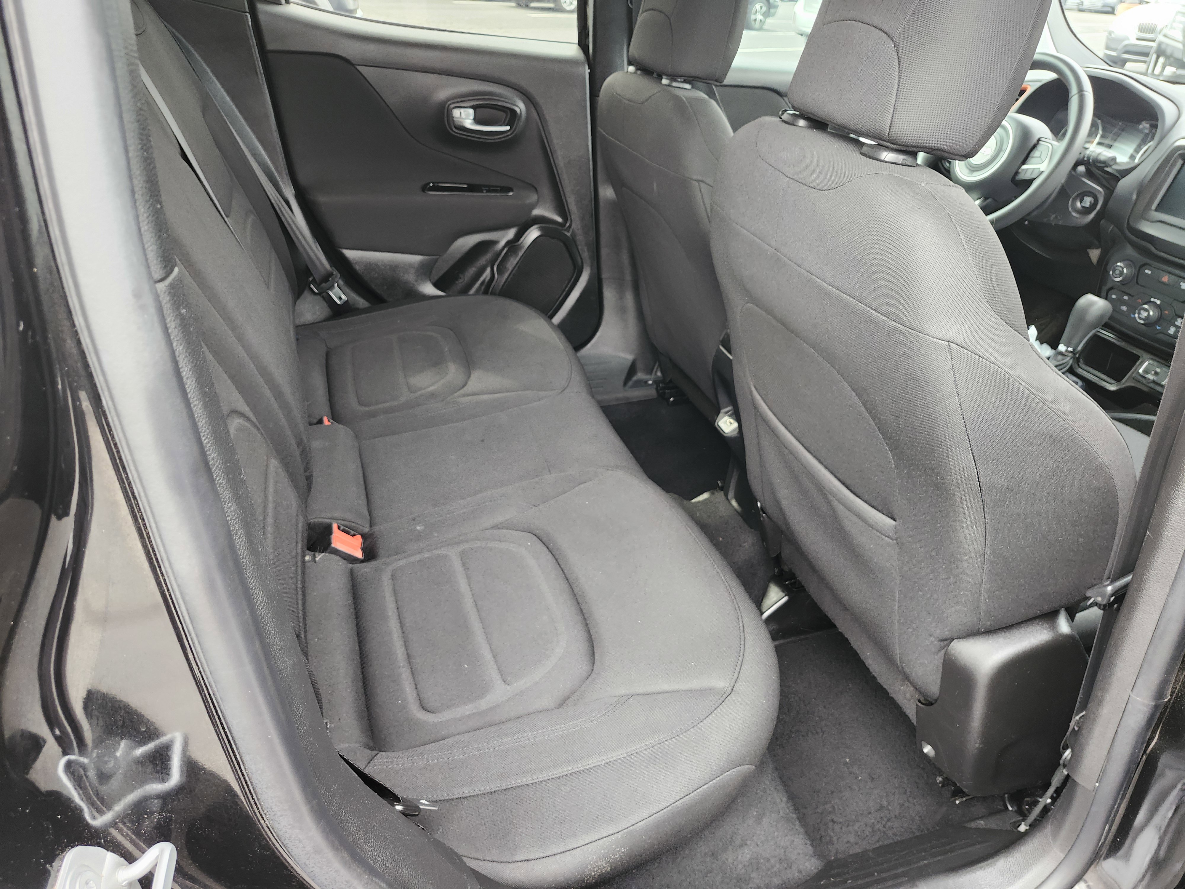 Used 2020 Jeep Renegade Latitude FWD image 18