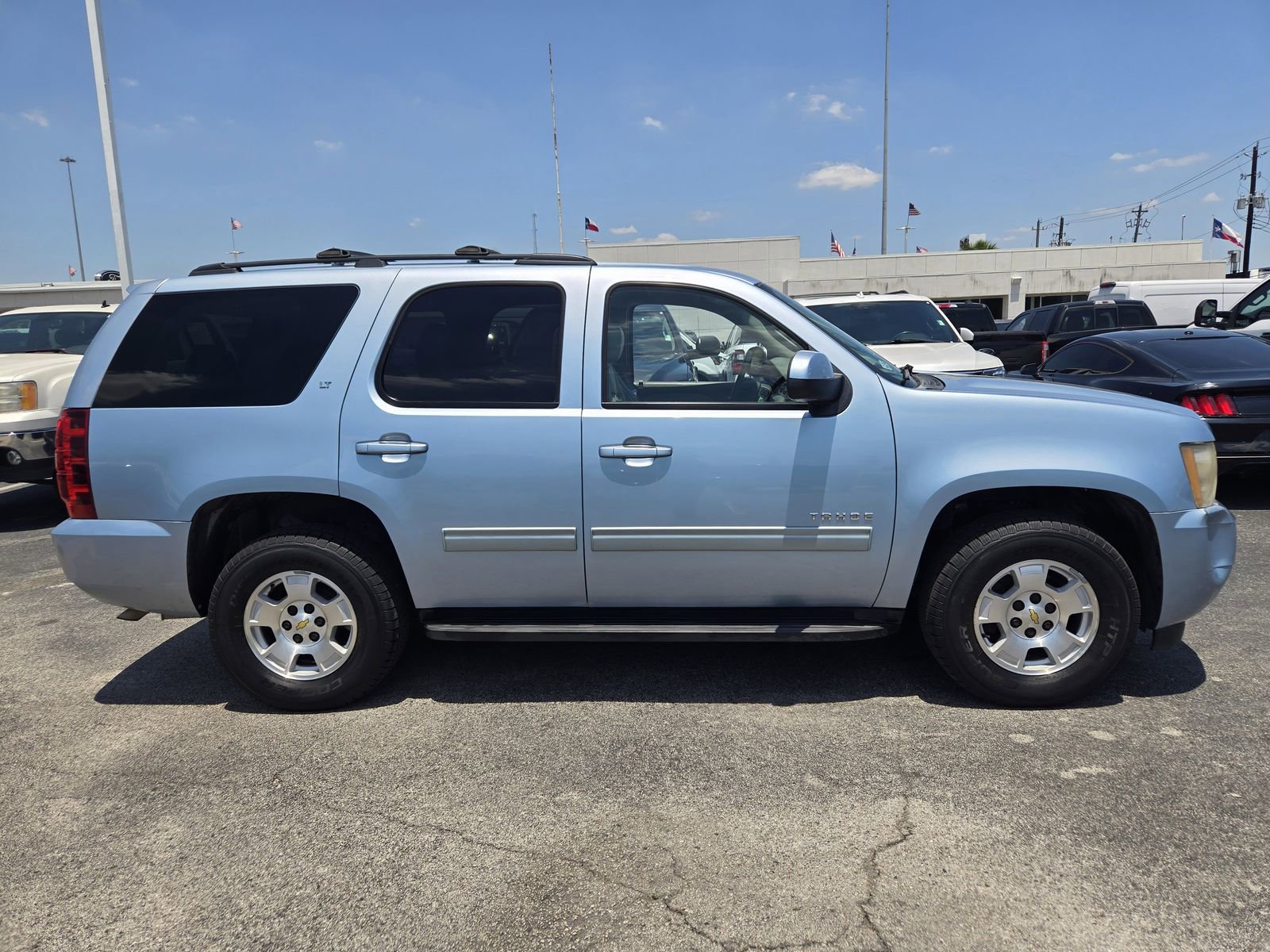 Used 2011 Chevrolet Tahoe LT w/ Luxury Package RWD image 4