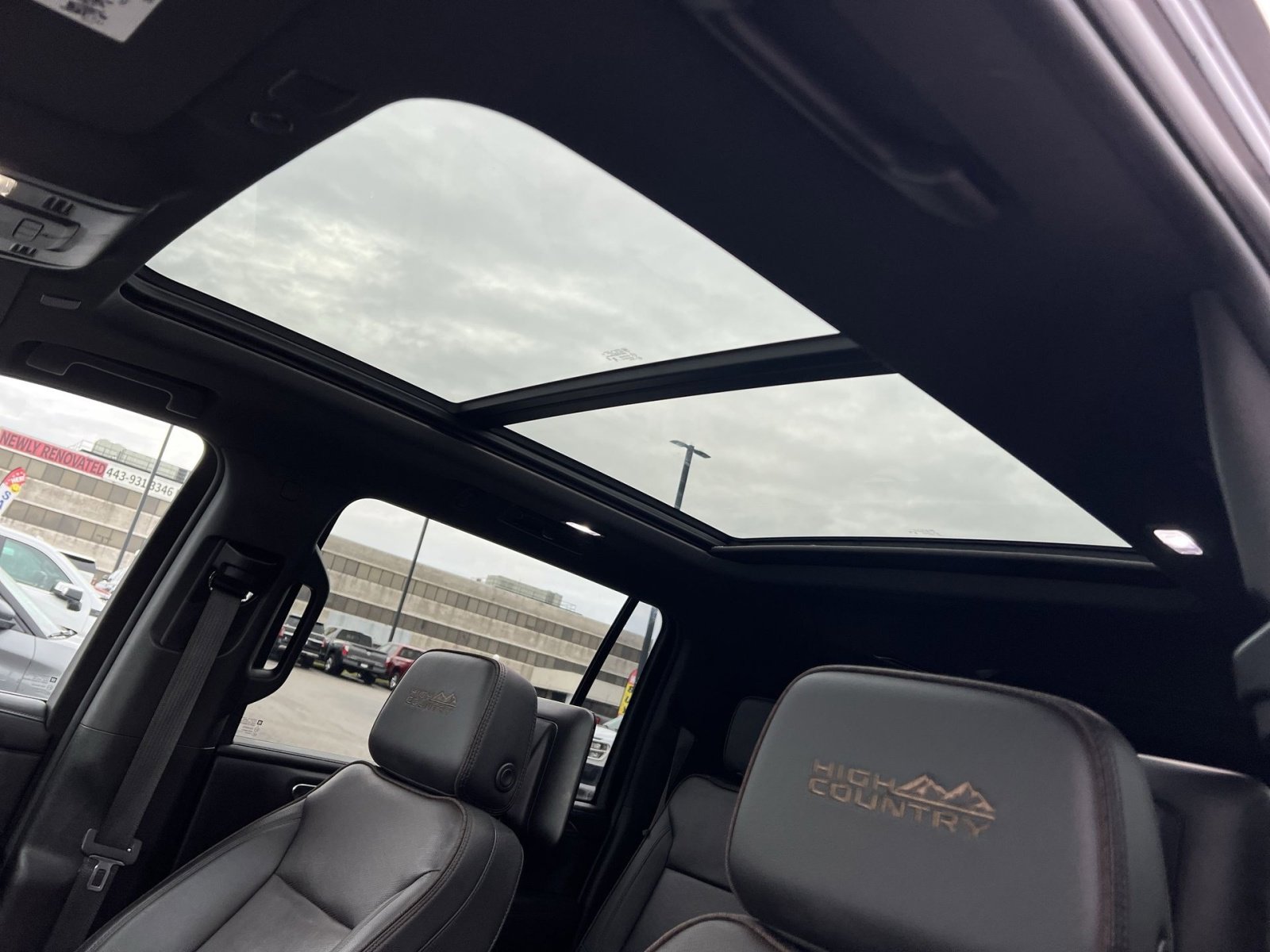 Used 2023 Chevrolet Suburban High Country image 24