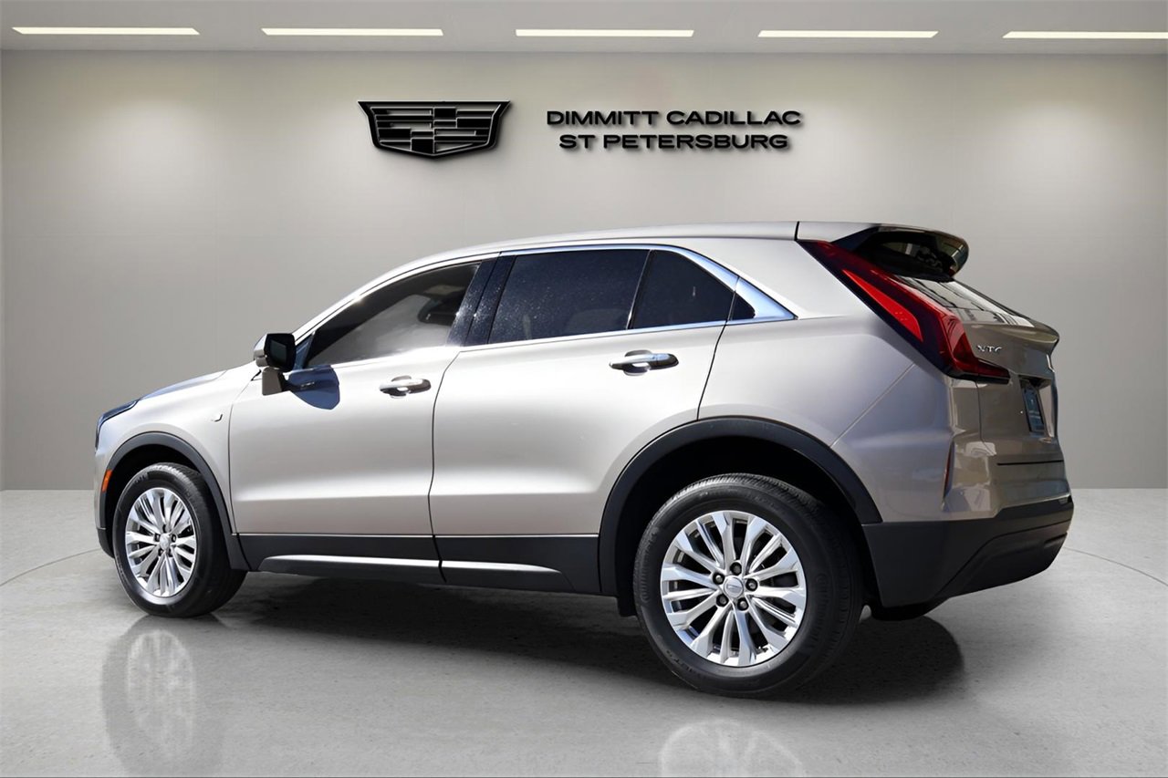 Used 2024 Cadillac XT4 Luxury w/ Cold Weather Package image 3