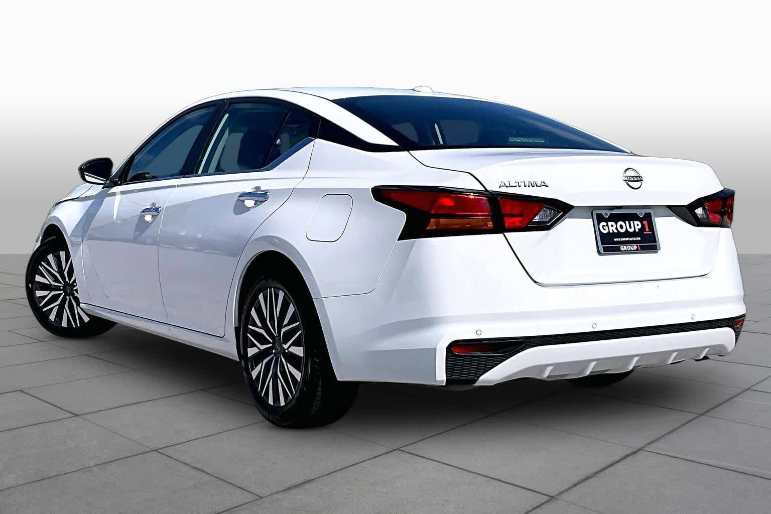 Used 2025 Nissan Altima 2.5 SV FWD image 12