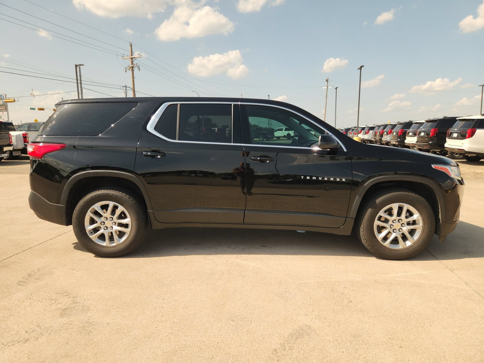 Used 2021 Chevrolet Traverse LS w/ LPO, Floor Liner Package FWD image 7