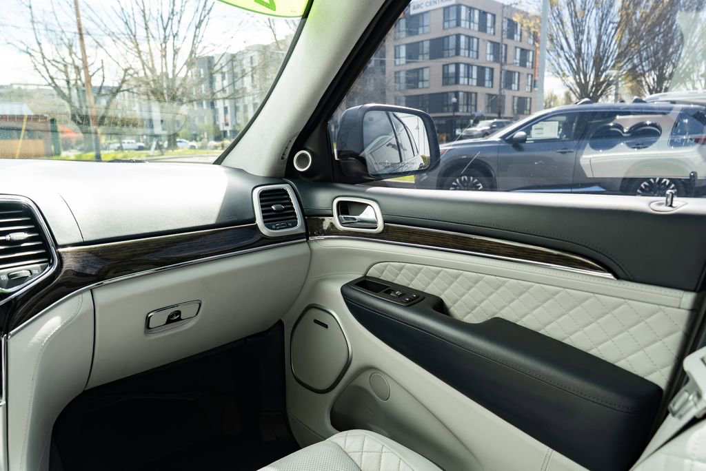 Used 2020 Jeep Grand Cherokee Summit AWD/4WD image 11