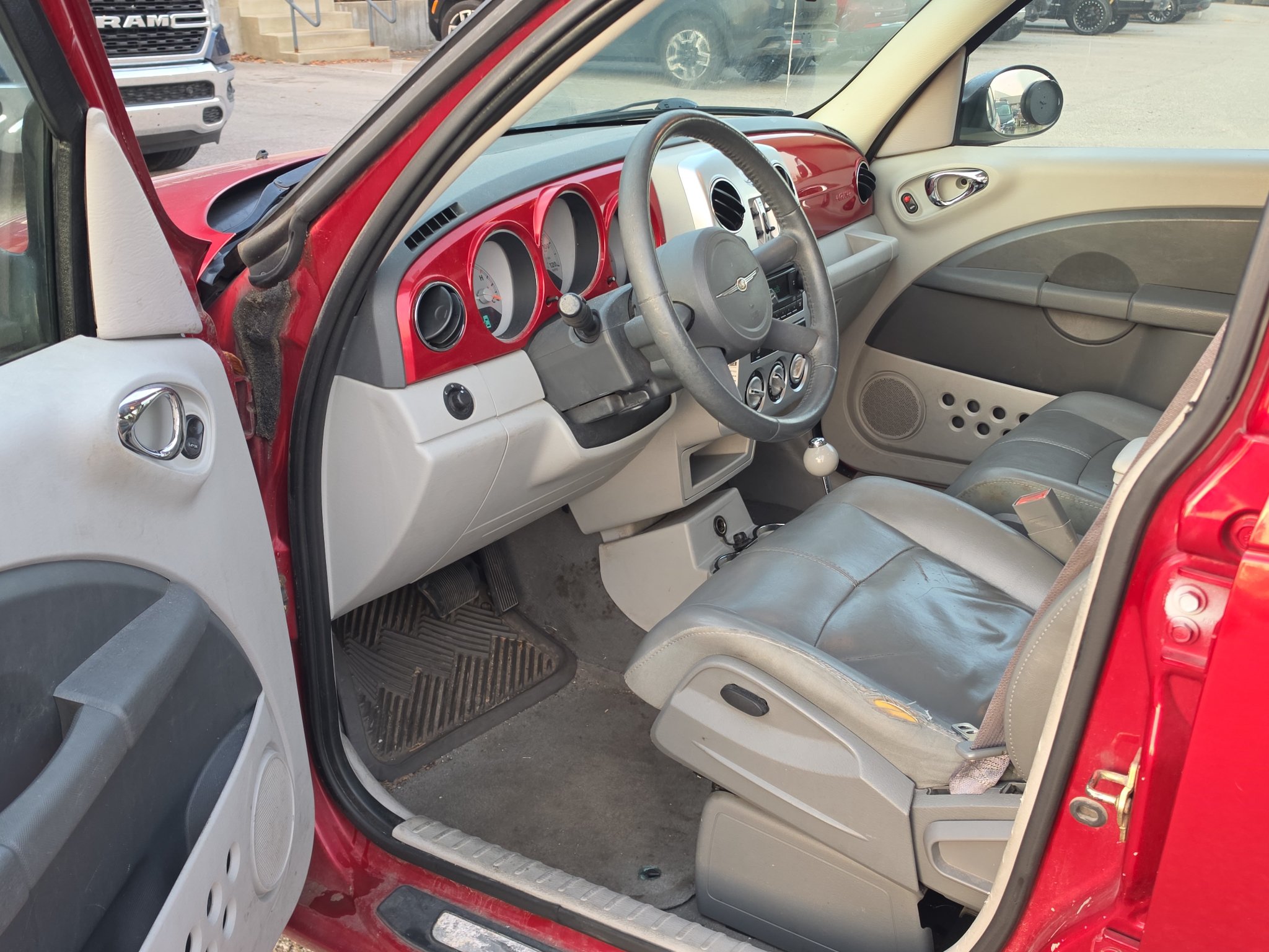 Used 2006 Chrysler PT Cruiser Limited FWD image 9