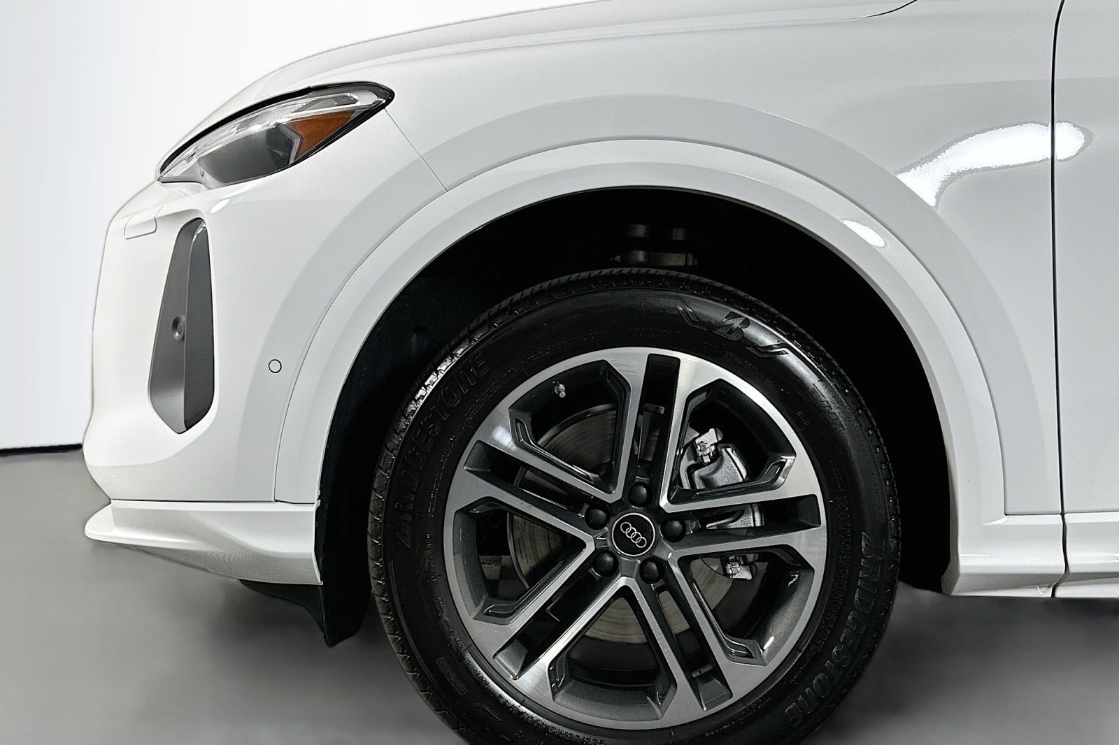 Used 2025 Audi Q5 Premium w/ 19" Wheel Package AWD/4WD image 12