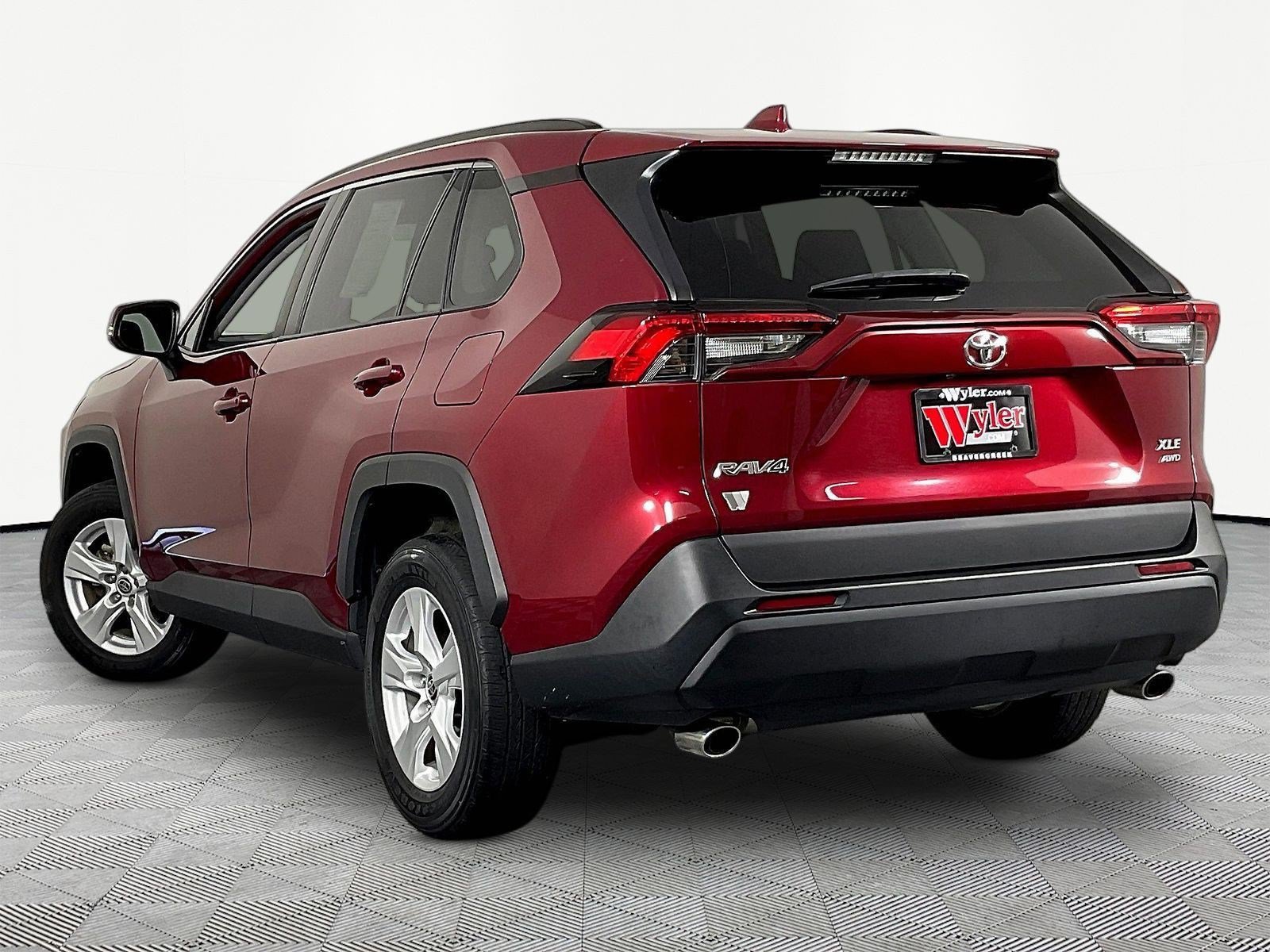 Used 2021 Toyota RAV4 XLE w/ Convenience Package AWD/4WD image 4