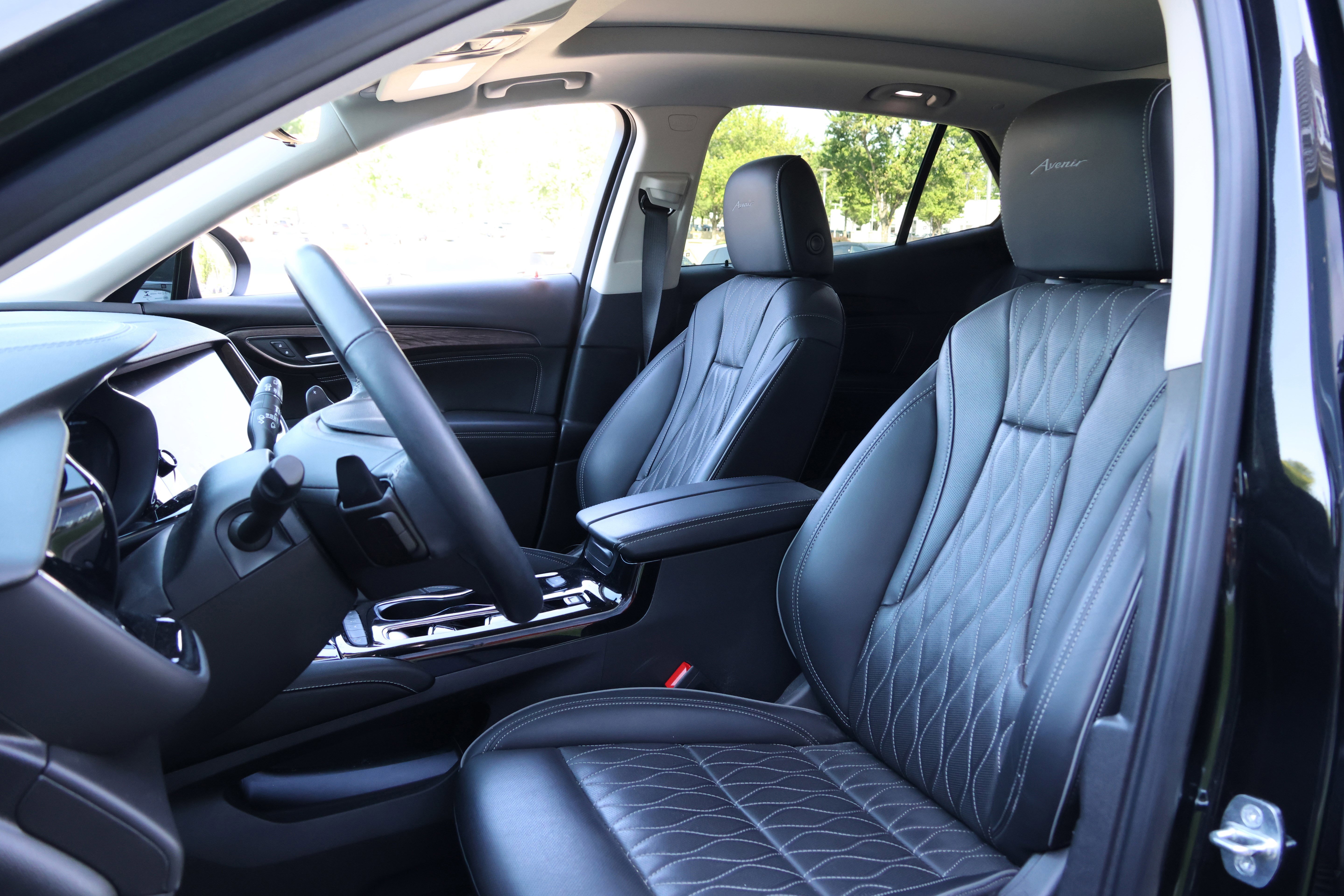 Used 2022 Buick Envision Avenir w/ Technology Package II FWD image 30