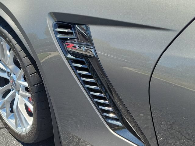 Used 2015 Chevrolet Corvette Z06 w/ 3LZ Preferred Equipment Group RWD image 35