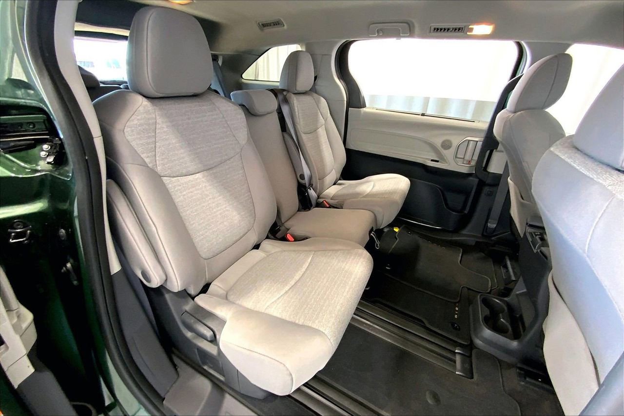 Used 2024 Toyota Sienna LE image 20