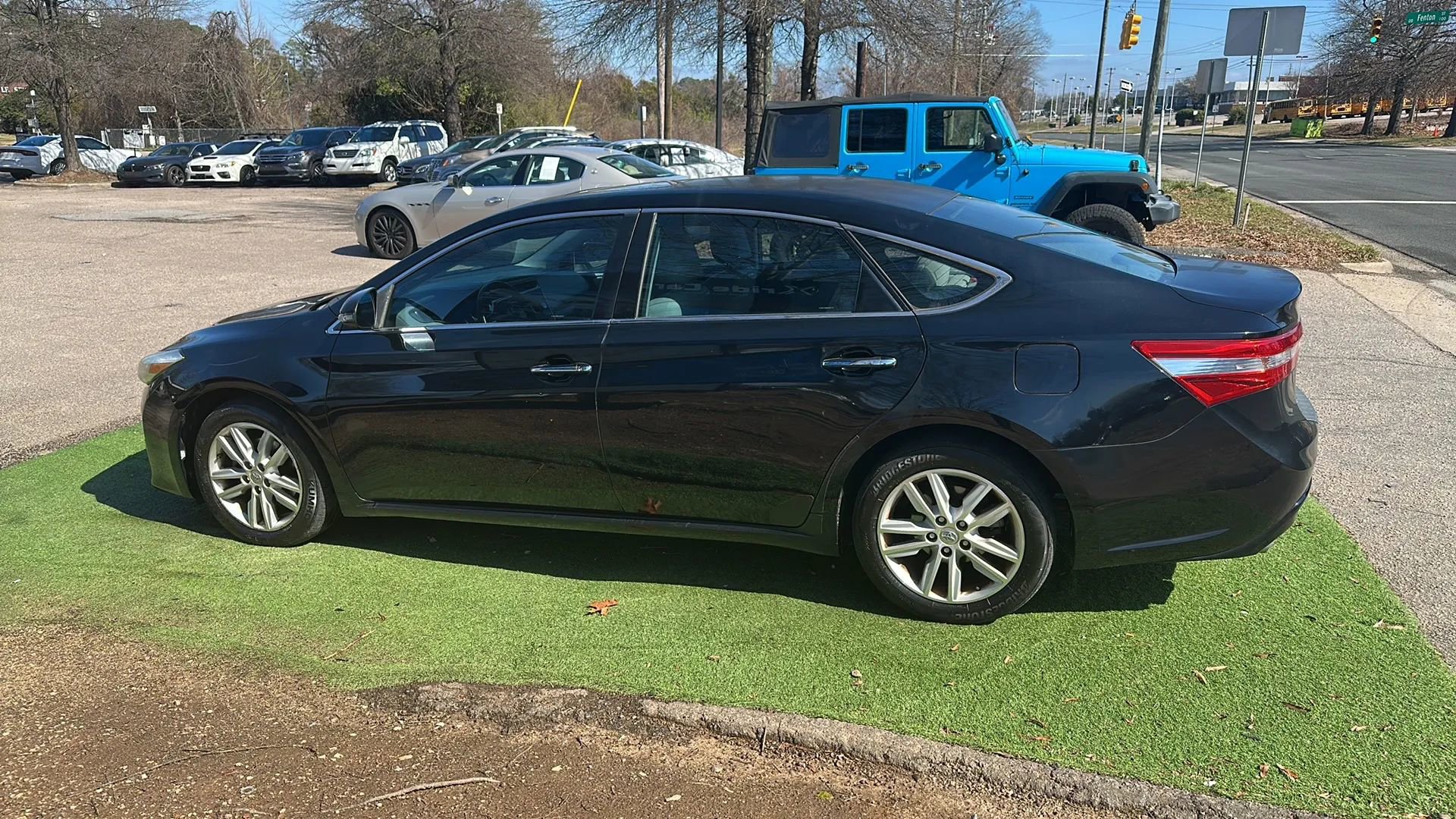 Used 2013 Toyota Avalon XLE Premium FWD image 5