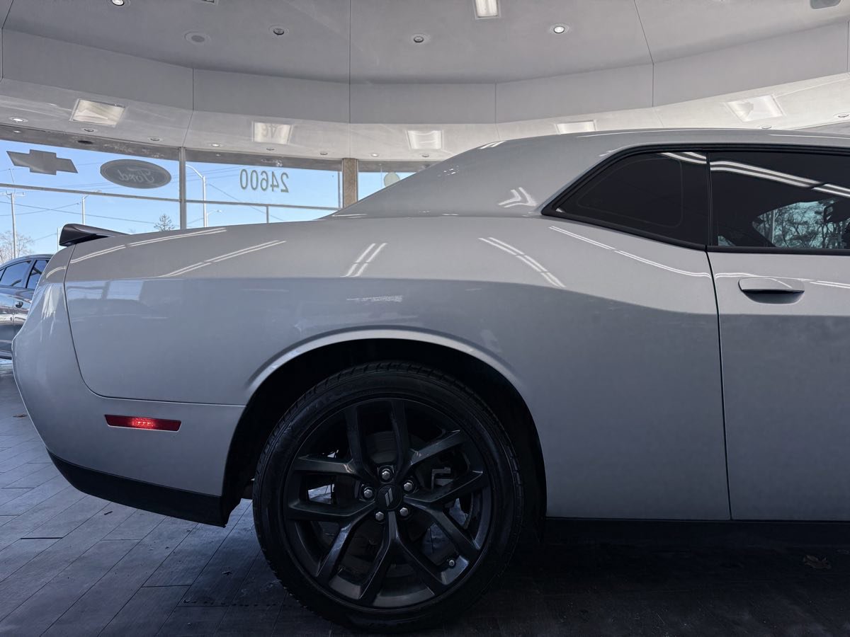 Used 2023 Dodge Challenger SXT w/ Blacktop Package image 9