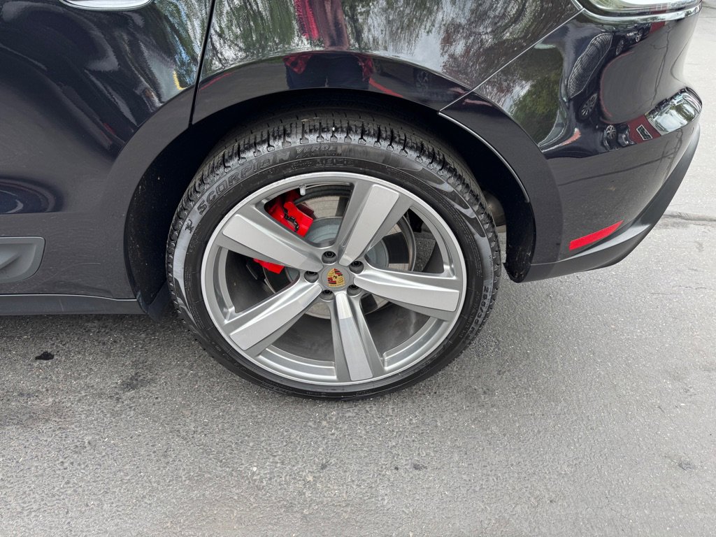 Used 2024 Porsche Macan GTS image 31