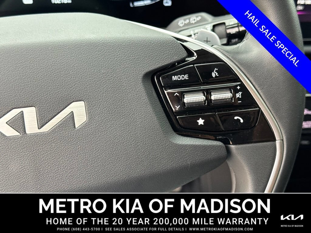 Used 2025 Kia Niro EX Touring FWD image 20