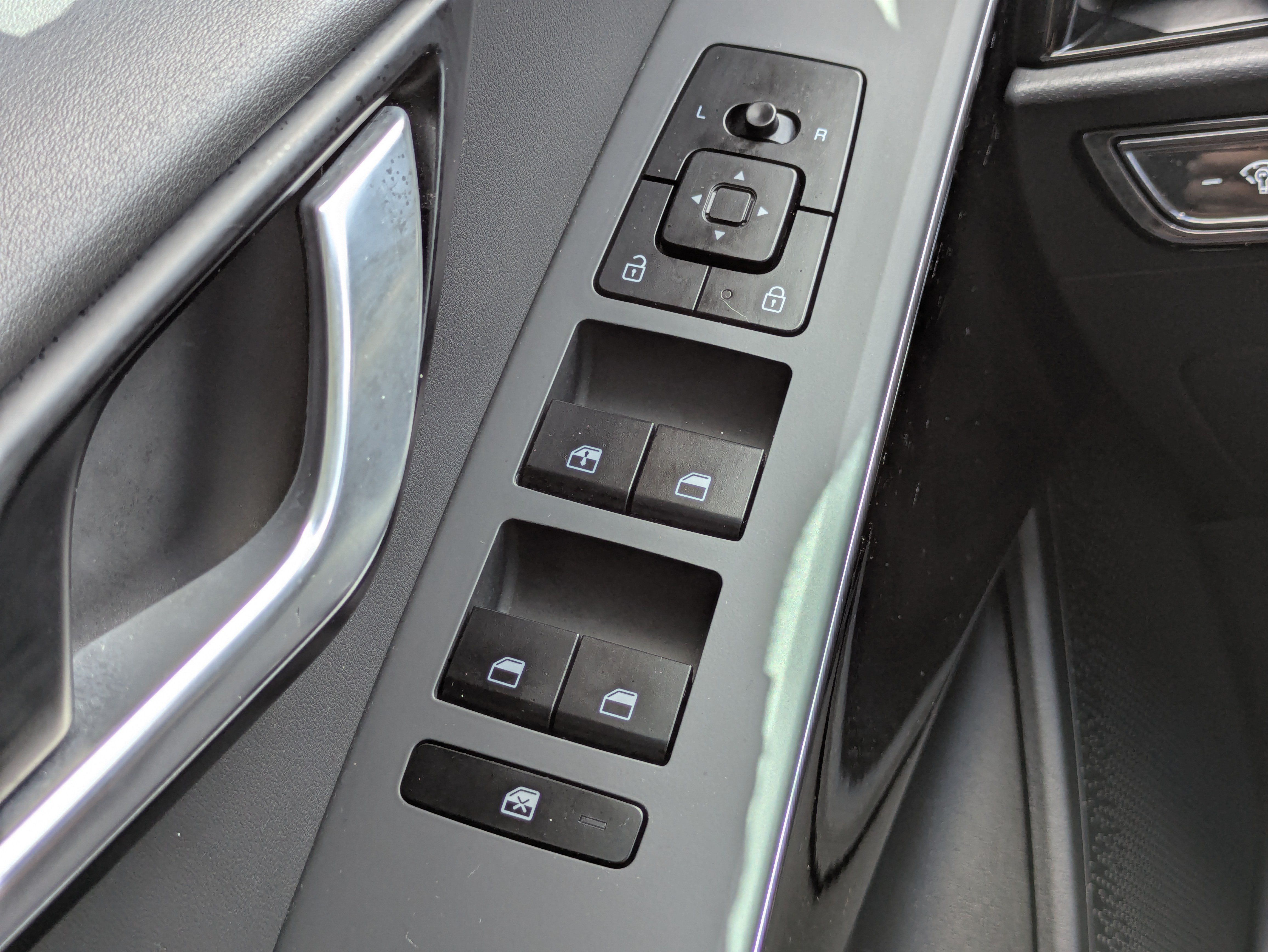 Certified 2024 Kia Niro Wind FWD image 23