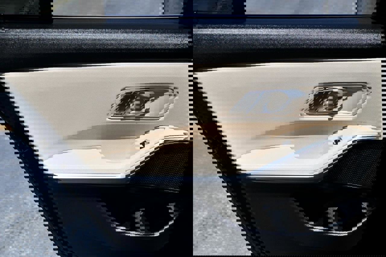 Used 2021 BMW 330i Sedan w/ Convenience Package image 11