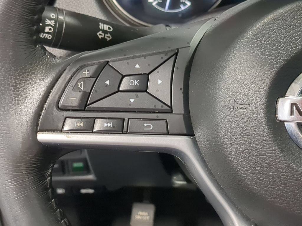 Used 2017 Nissan Rogue SV AWD/4WD image 27
