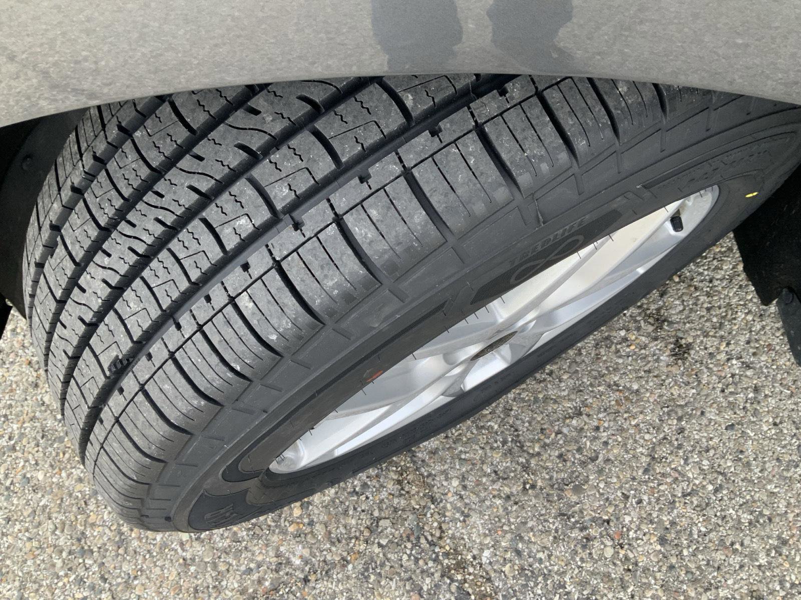 Used 2024 Ford Edge SEL image 17