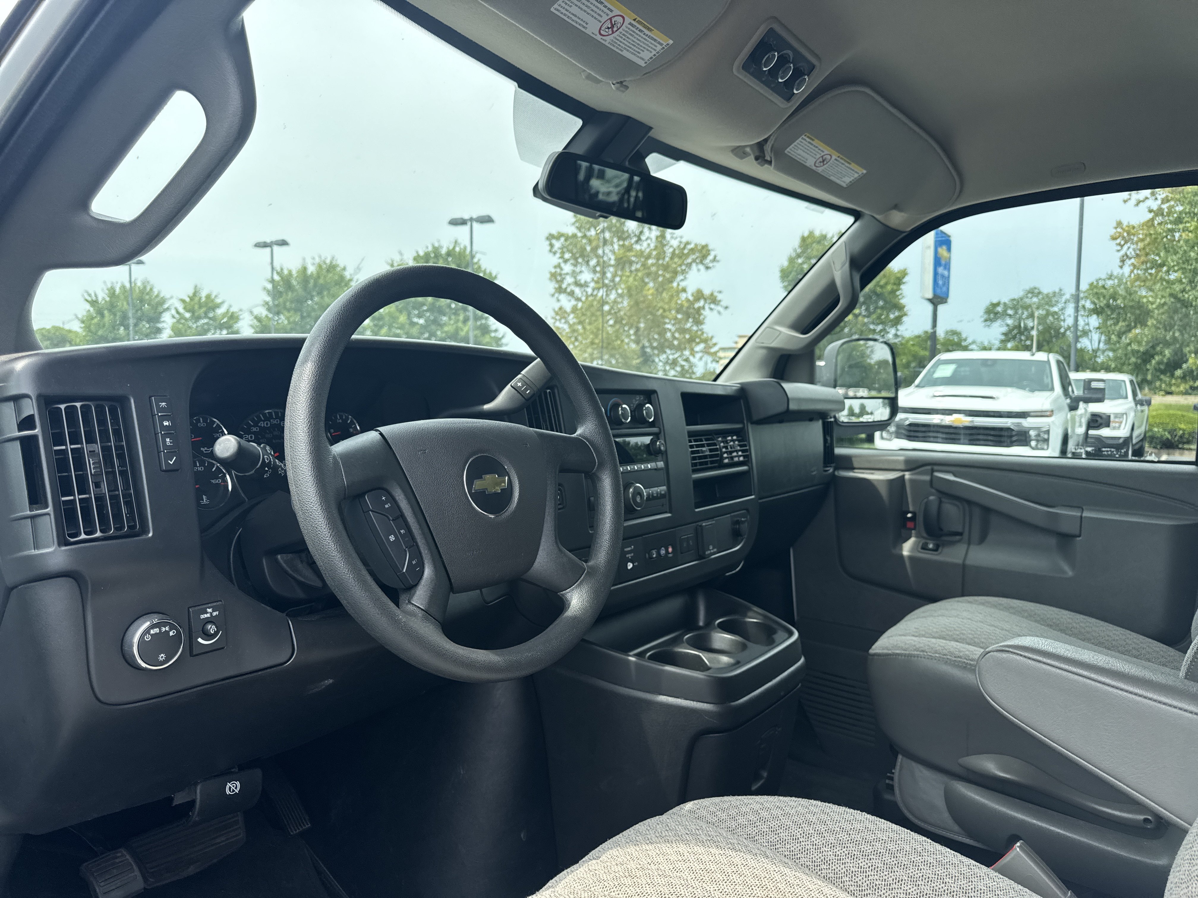 Used 2025 Chevrolet Express 3500 LT w/ LT Preferred Equipment Group RWD image 10