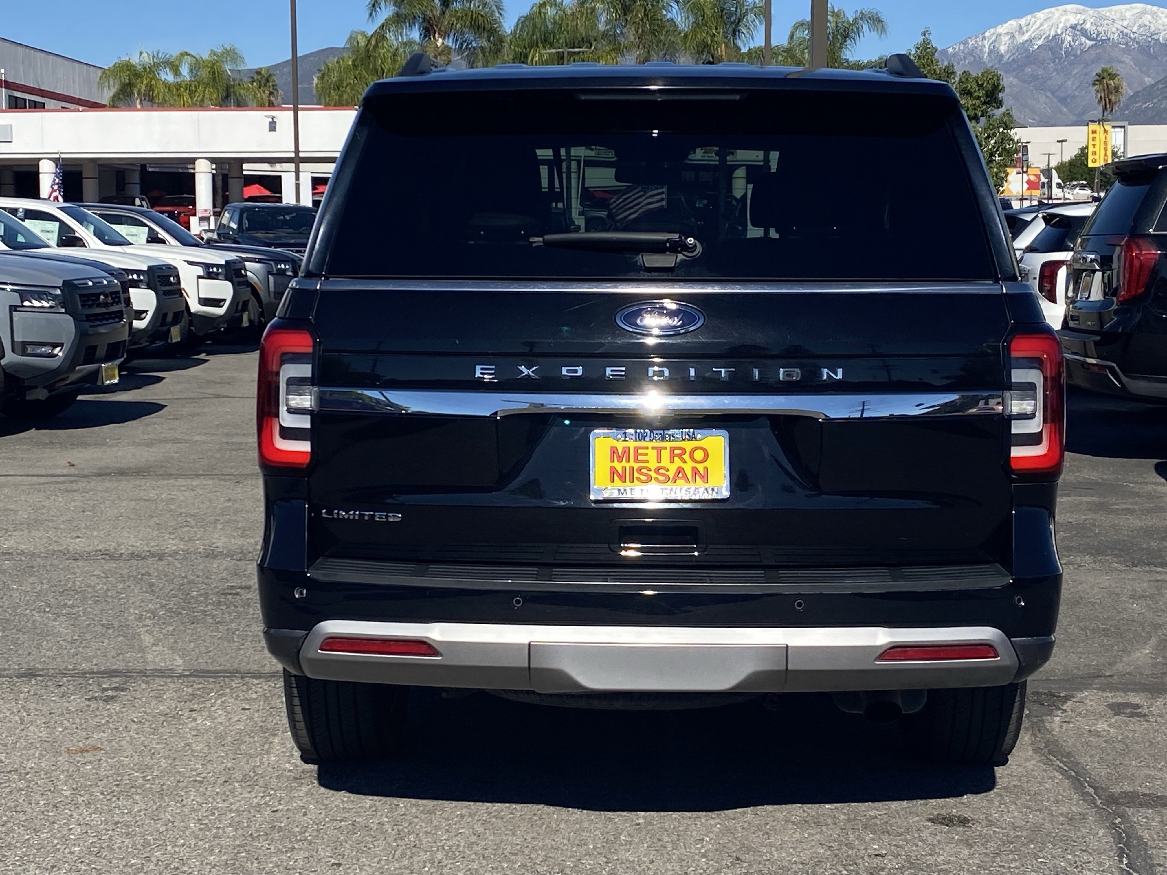 Used 2022 Ford Expedition Limited image 4