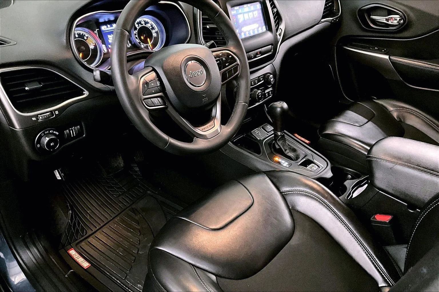 Used 2020 Jeep Cherokee Latitude Plus image 12
