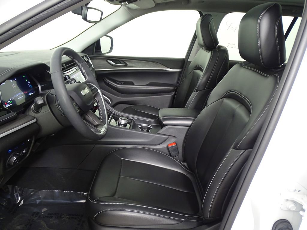 Used 2023 Jeep Grand Cherokee 4WD 4xe image 13