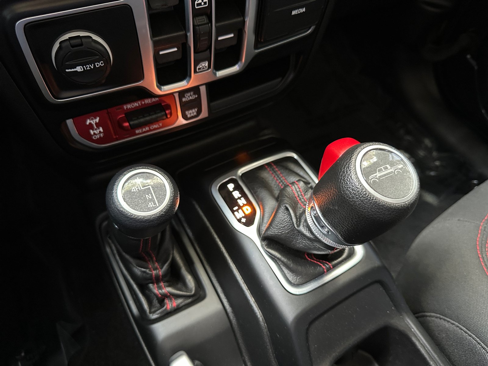 Used 2022 Jeep Gladiator Rubicon w/ Cold Weather Group AWD/4WD image 21